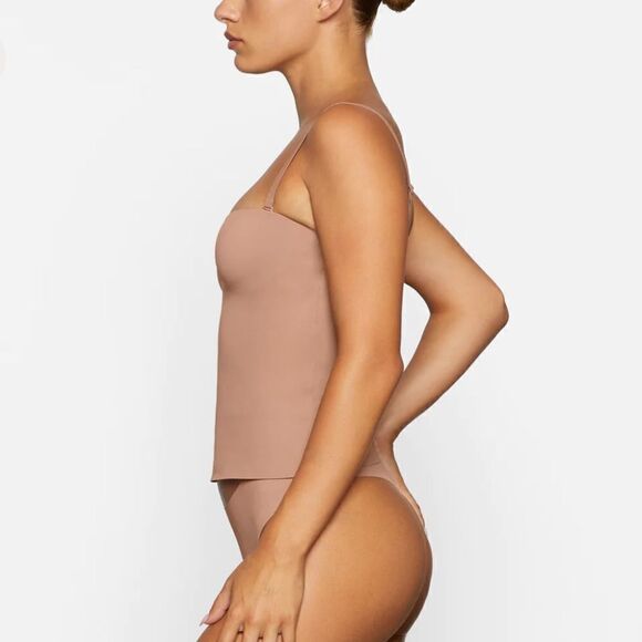 SKIMS Contour Lift Underwire Tank - Picture 2 of 3